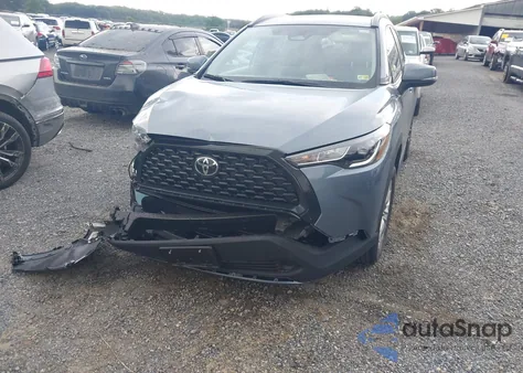 2024 Toyota Corolla Cross Le z USA, uszkodzony, nr VIN 7MUCAABG3RV117145